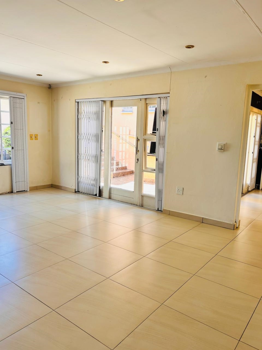 To Let 1 Bedroom Property for Rent in Blairgowrie Gauteng