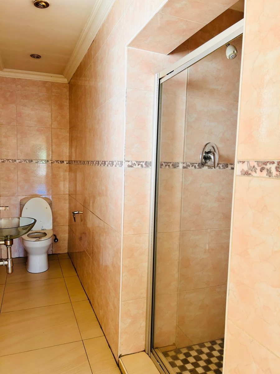 To Let 1 Bedroom Property for Rent in Blairgowrie Gauteng