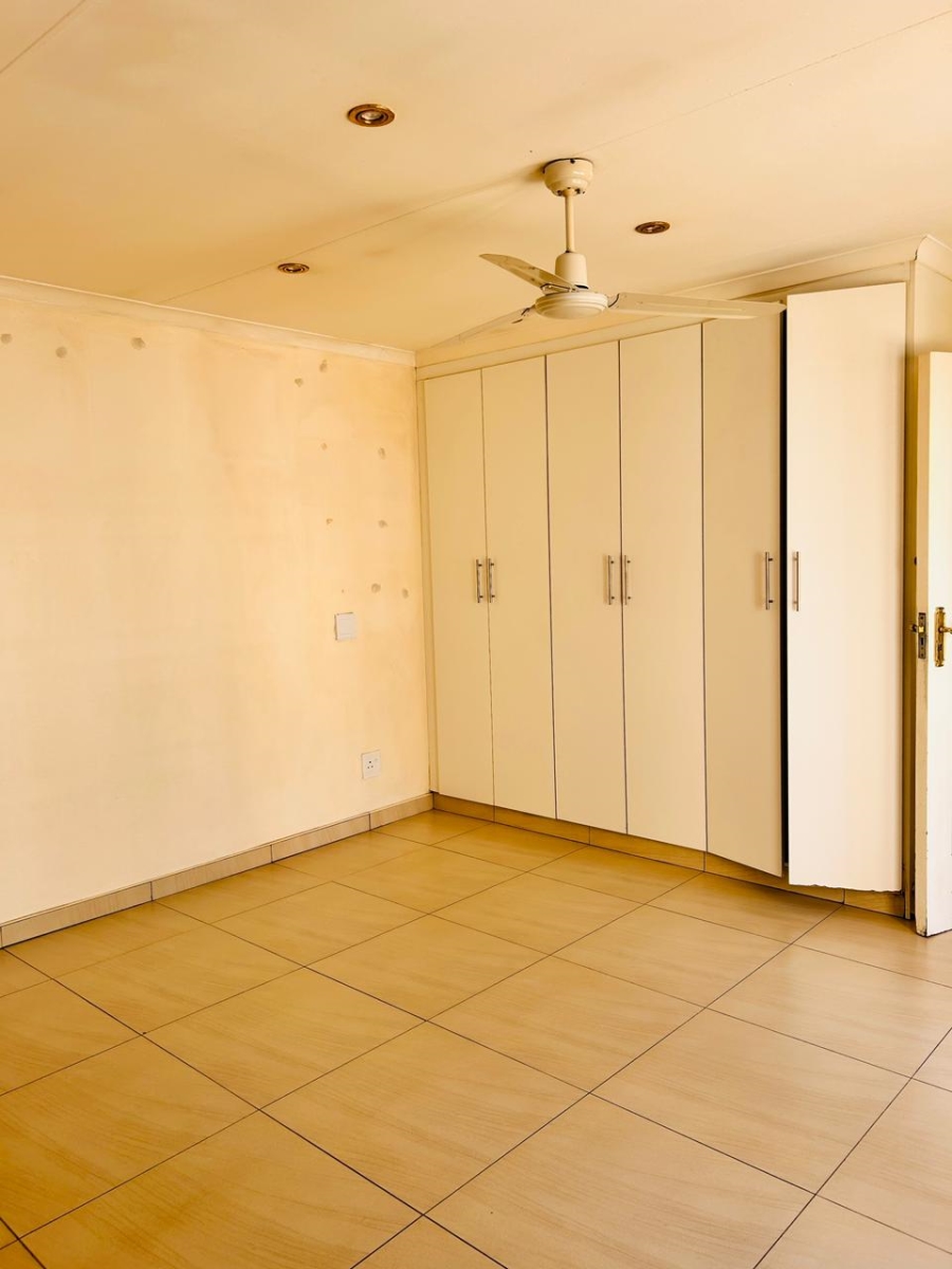To Let 1 Bedroom Property for Rent in Blairgowrie Gauteng