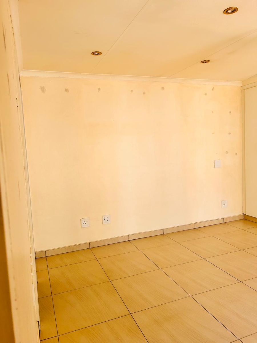 To Let 1 Bedroom Property for Rent in Blairgowrie Gauteng
