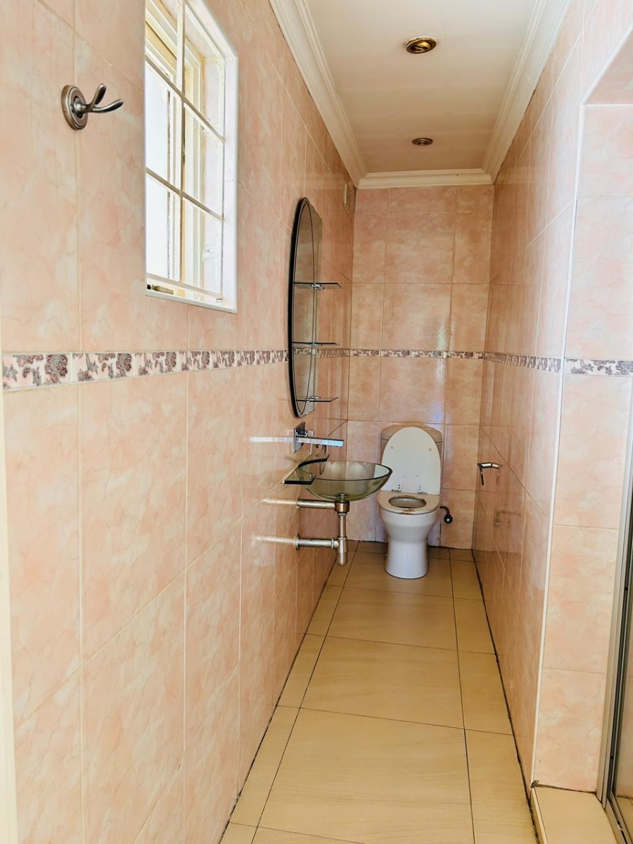To Let 1 Bedroom Property for Rent in Blairgowrie Gauteng