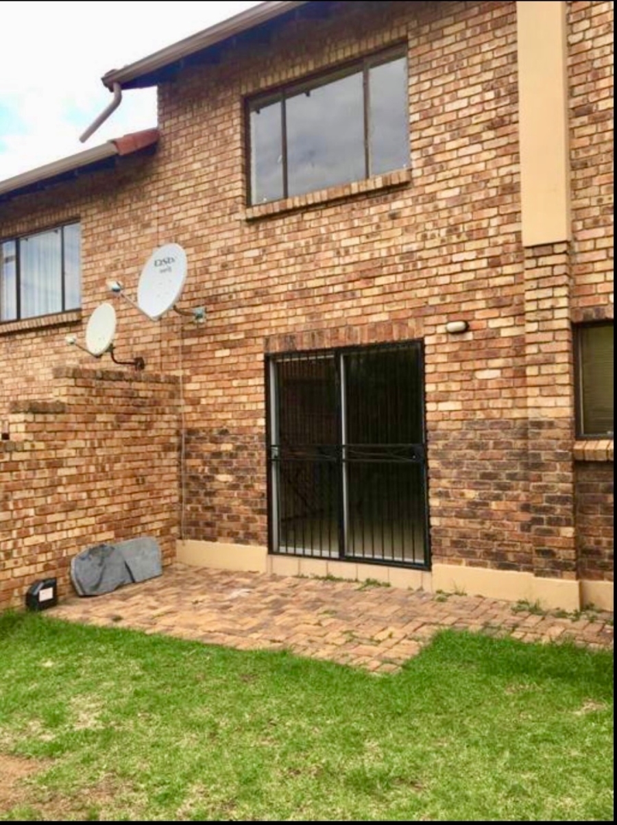 To Let 2 Bedroom Property for Rent in Halfway Gardens Gauteng