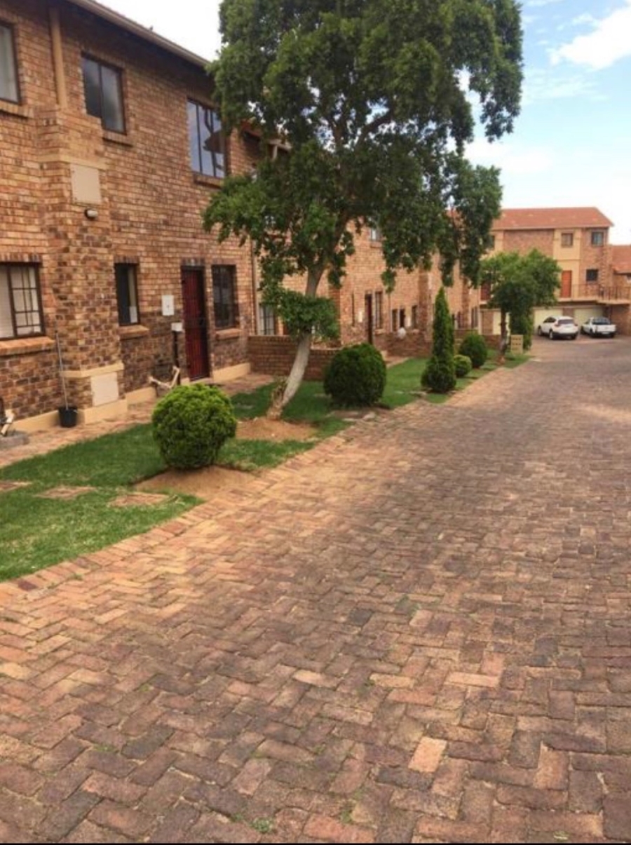 To Let 2 Bedroom Property for Rent in Halfway Gardens Gauteng