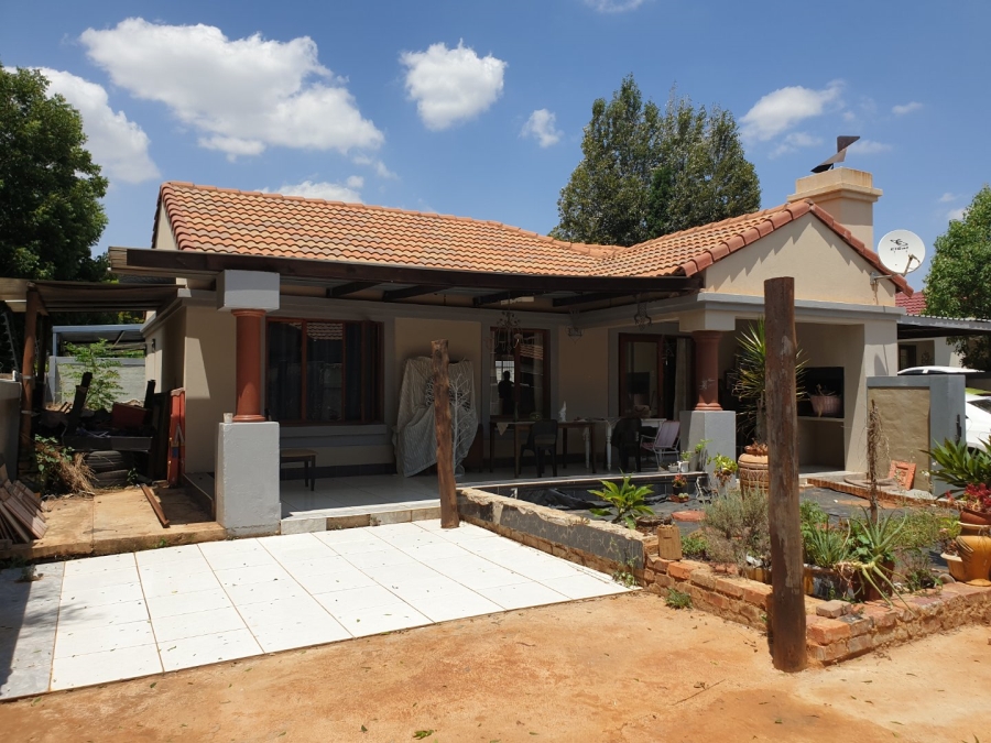2 Bedroom Property for Sale in Willow Park Manor Gauteng