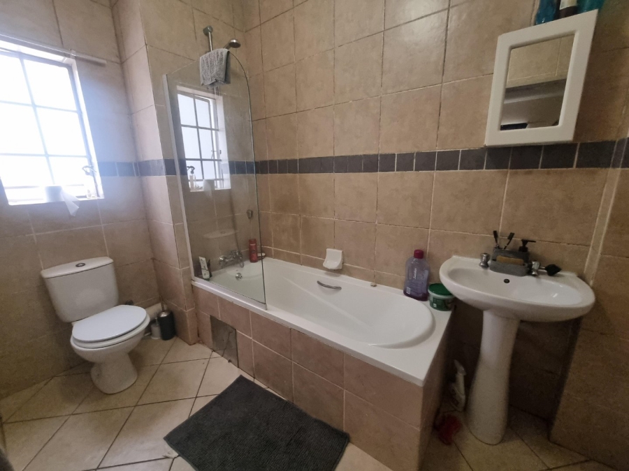 2 Bedroom Property for Sale in Paramount Estate Gauteng