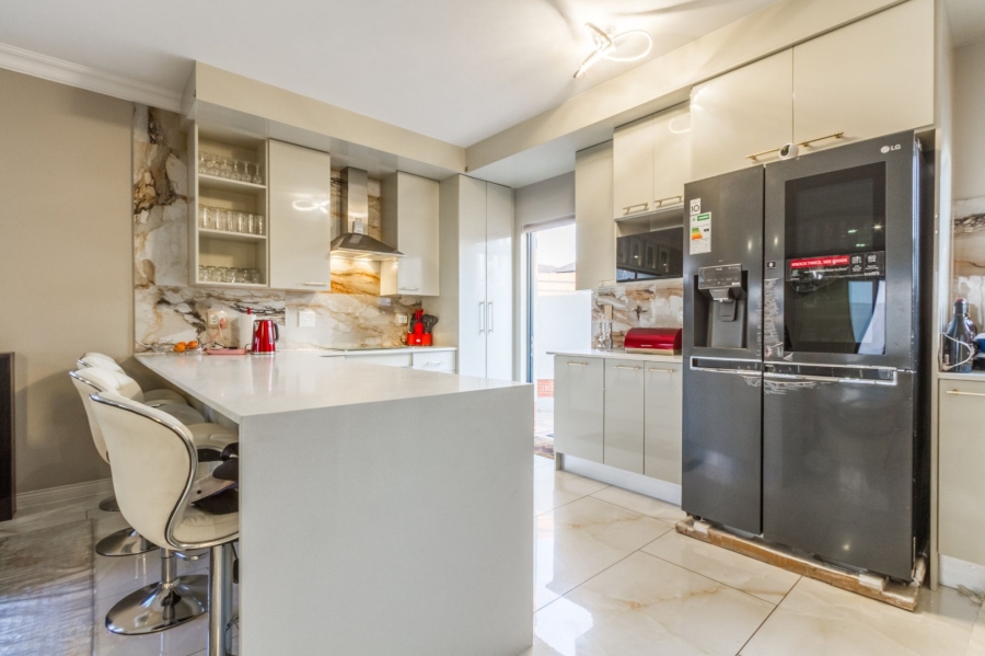 3 Bedroom Property for Sale in Equestria Gauteng