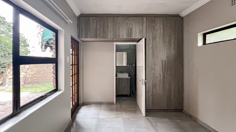 To Let 1 Bedroom Property for Rent in Bedfordview Gauteng