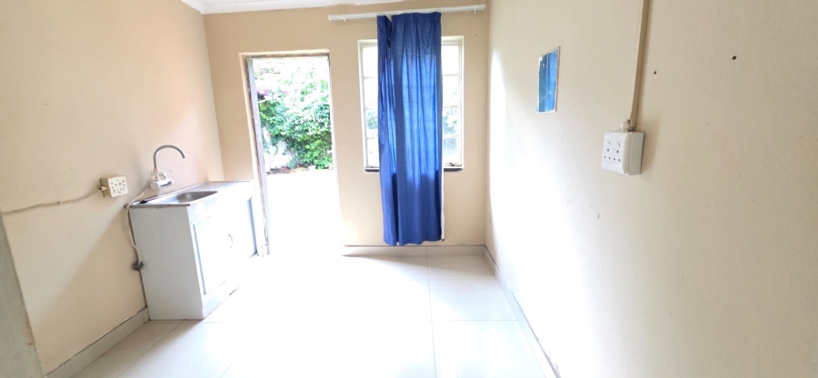 To Let 1 Bedroom Property for Rent in Erasmia Gauteng