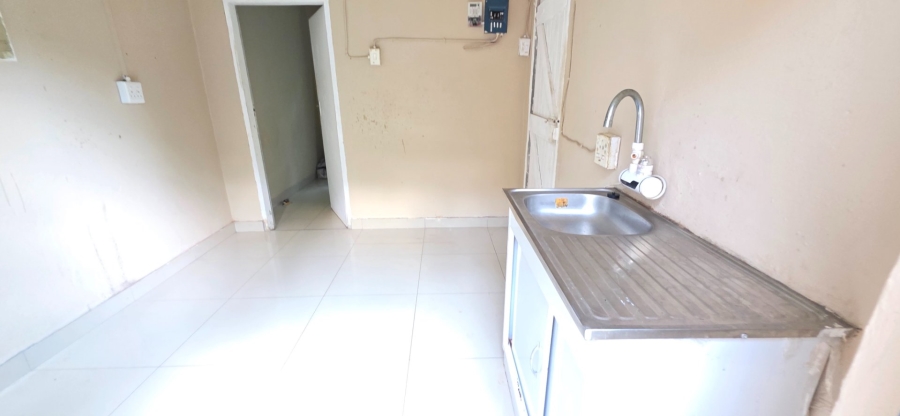 To Let 1 Bedroom Property for Rent in Erasmia Gauteng