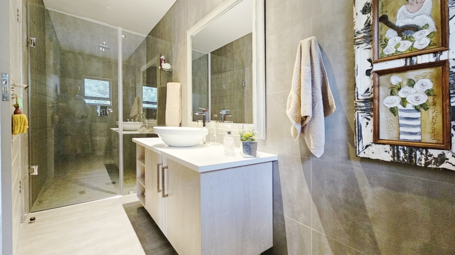 5 Bedroom Property for Sale in Three Rivers East Gauteng