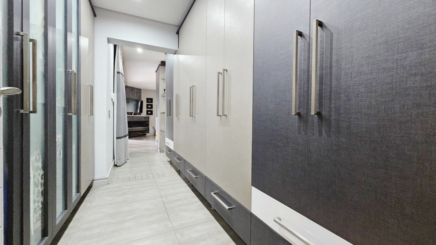 5 Bedroom Property for Sale in Three Rivers East Gauteng