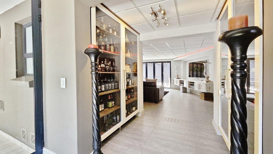 5 Bedroom Property for Sale in Three Rivers East Gauteng