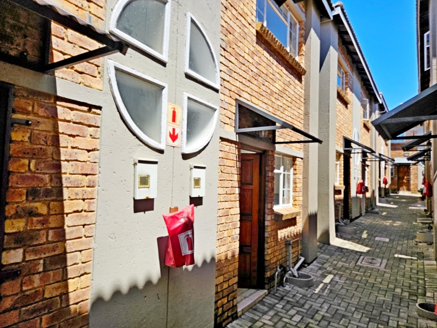 2 Bedroom Property for Sale in Birchleigh Gauteng