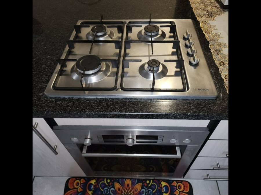 2 Bedroom Property for Sale in Eldoraigne Gauteng