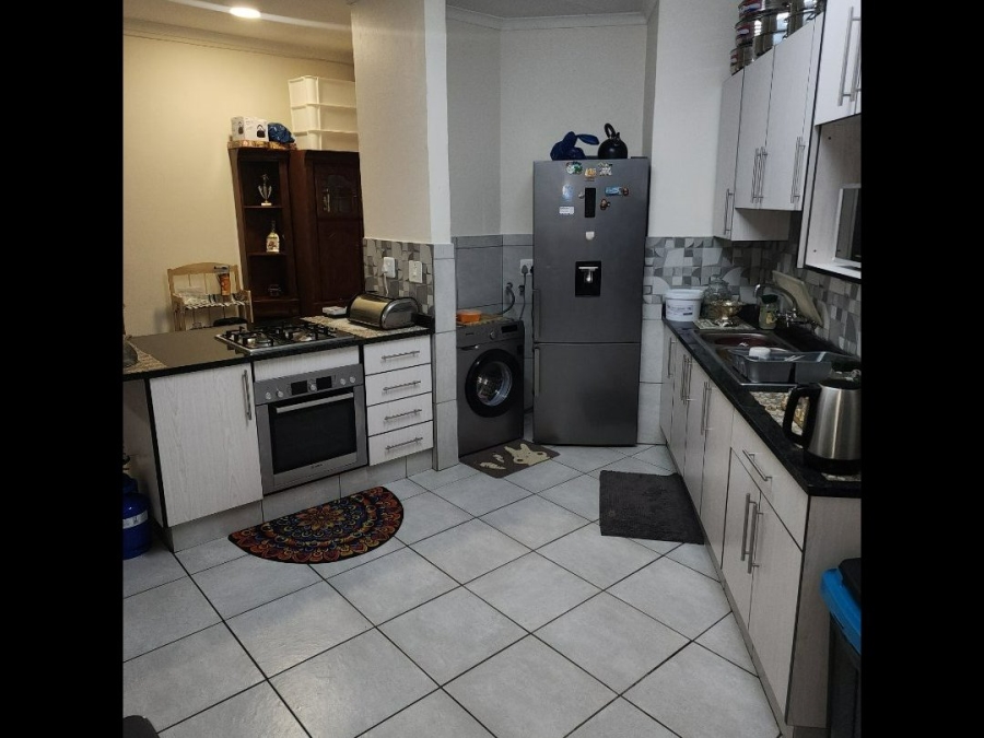 2 Bedroom Property for Sale in Eldoraigne Gauteng