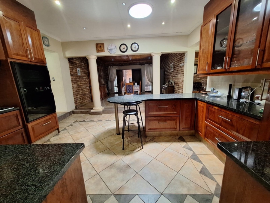 8 Bedroom Property for Sale in Heatherdale AH Gauteng