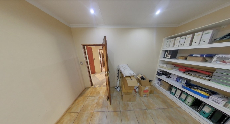 8 Bedroom Property for Sale in Heatherdale AH Gauteng