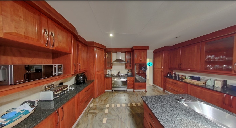 8 Bedroom Property for Sale in Heatherdale AH Gauteng