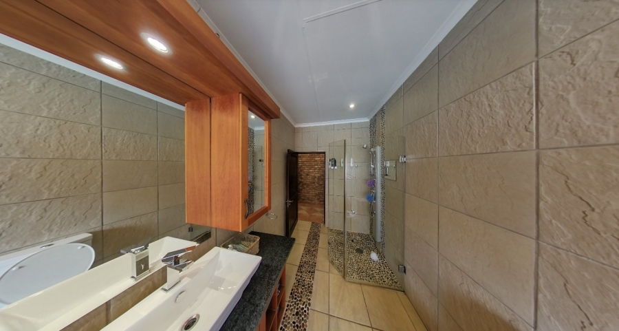 8 Bedroom Property for Sale in Heatherdale AH Gauteng