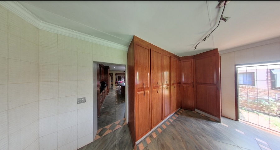 8 Bedroom Property for Sale in Heatherdale AH Gauteng