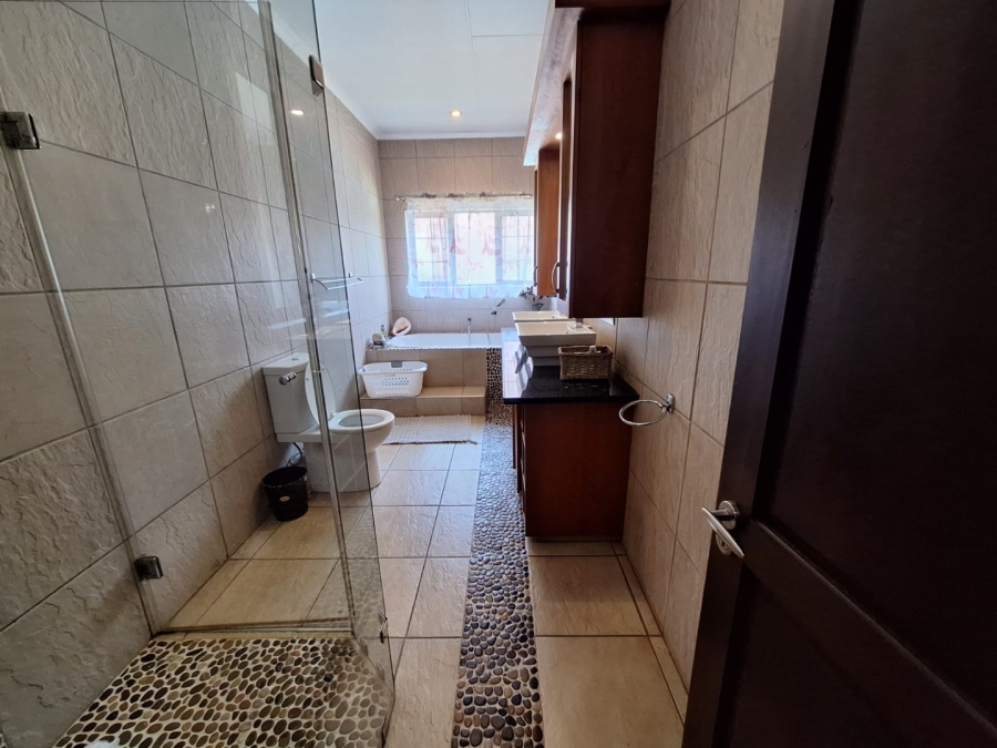 8 Bedroom Property for Sale in Heatherdale AH Gauteng