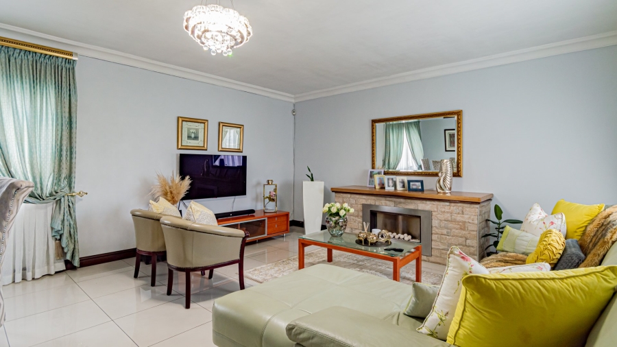  Bedroom Property for Sale in Lindhaven Gauteng