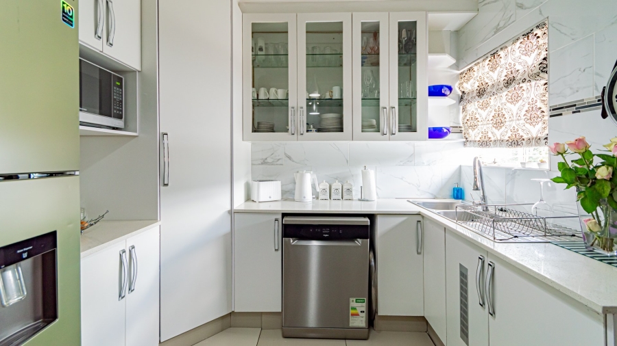  Bedroom Property for Sale in Lindhaven Gauteng