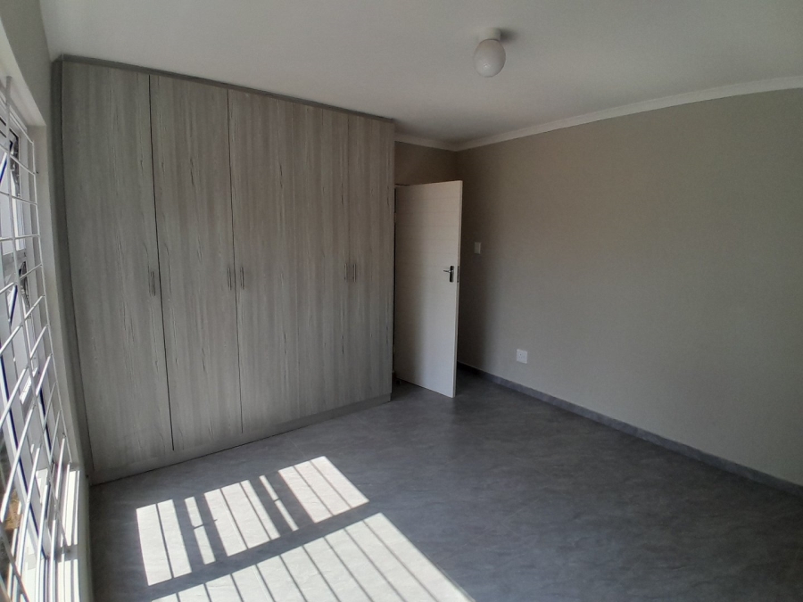 To Let 1 Bedroom Property for Rent in Glen Austin Gauteng