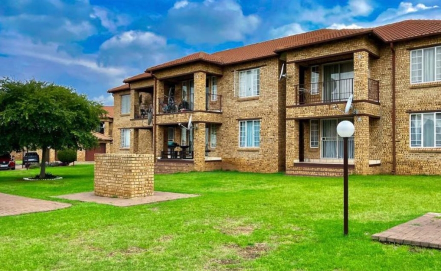 To Let 2 Bedroom Property for Rent in Noordwyk Gauteng