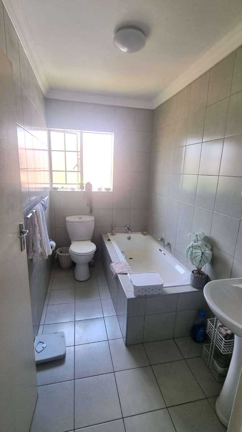 To Let 2 Bedroom Property for Rent in Noordwyk Gauteng