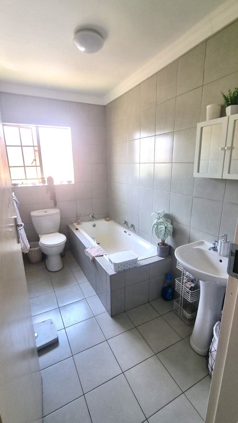 To Let 2 Bedroom Property for Rent in Noordwyk Gauteng