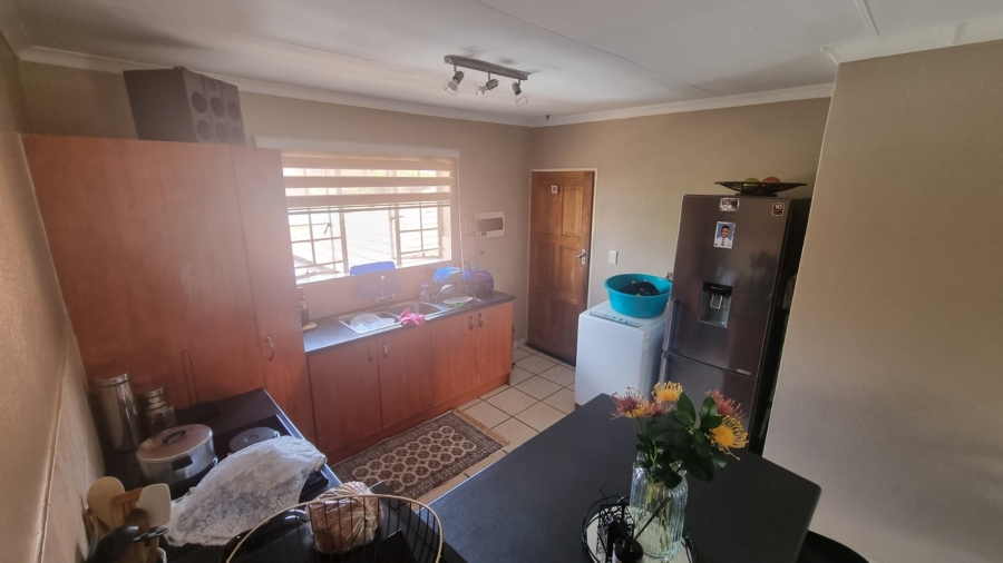 To Let 2 Bedroom Property for Rent in Noordwyk Gauteng