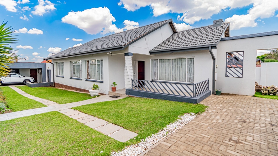 4 Bedroom Property for Sale in Lindhaven Gauteng
