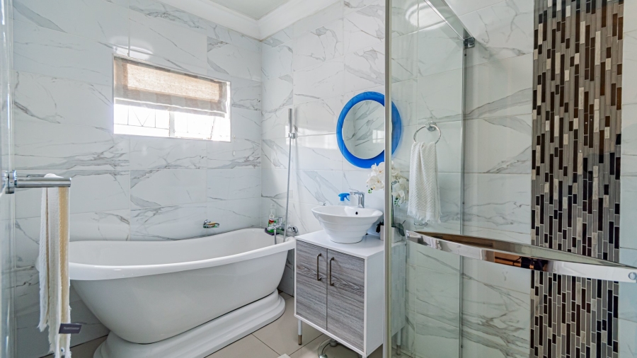 4 Bedroom Property for Sale in Lindhaven Gauteng