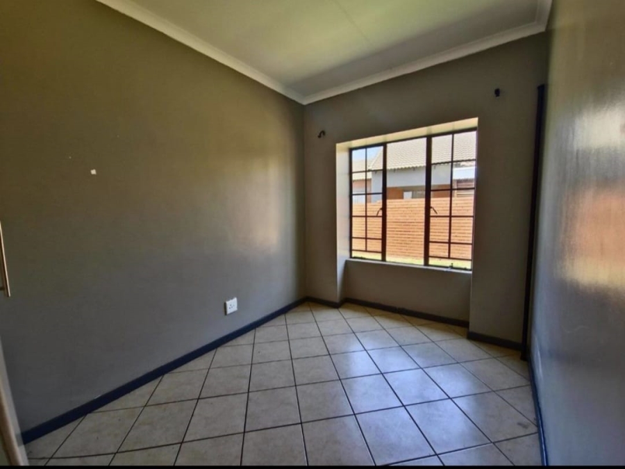 3 Bedroom Property for Sale in Monavoni Gauteng