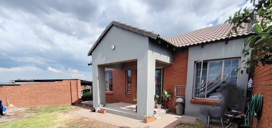 3 Bedroom Property for Sale in Monavoni Gauteng