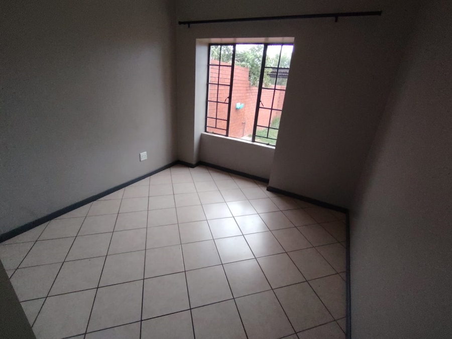 3 Bedroom Property for Sale in Monavoni Gauteng