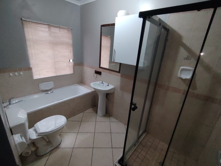 3 Bedroom Property for Sale in Monavoni Gauteng