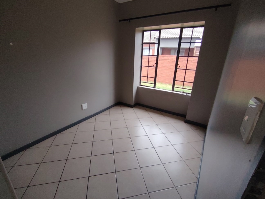 3 Bedroom Property for Sale in Monavoni Gauteng