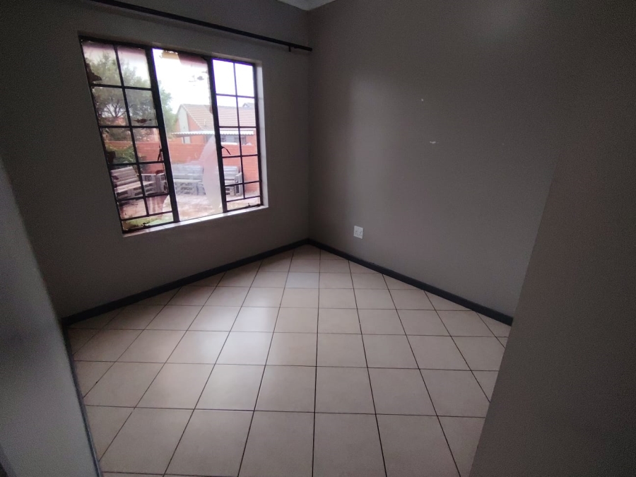 3 Bedroom Property for Sale in Monavoni Gauteng