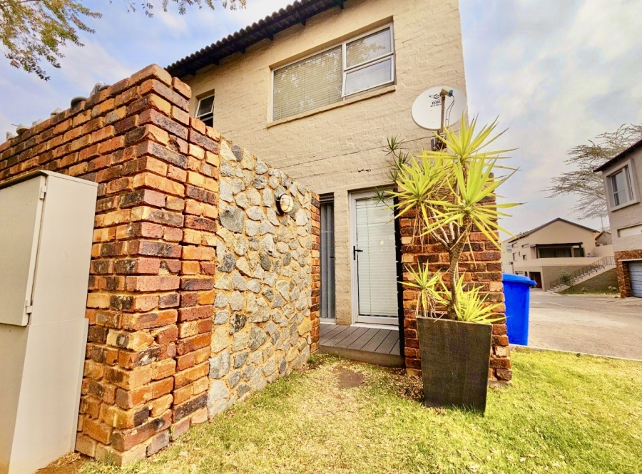 3 Bedroom Property for Sale in Bronberg Gauteng