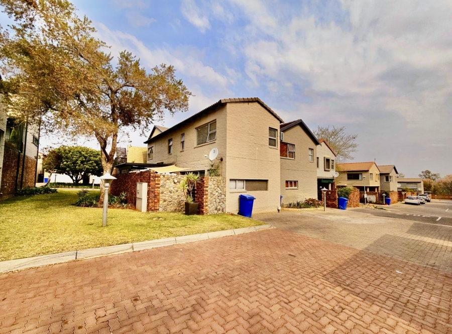 3 Bedroom Property for Sale in Bronberg Gauteng