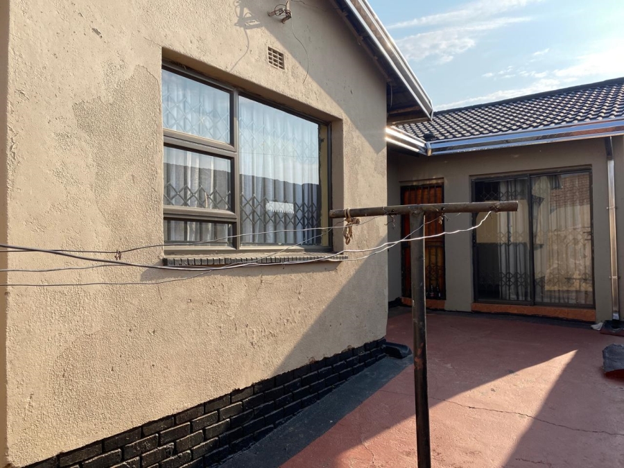 3 Bedroom Property for Sale in Naledi Gauteng