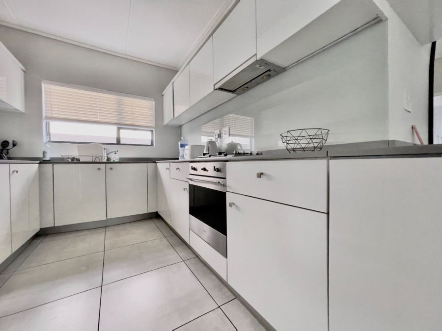 To Let 2 Bedroom Property for Rent in Waterfall Gauteng