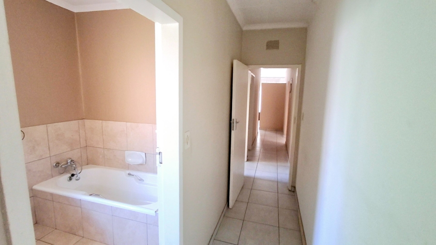 4 Bedroom Property for Sale in Vanderbijlpark SE 6 Gauteng