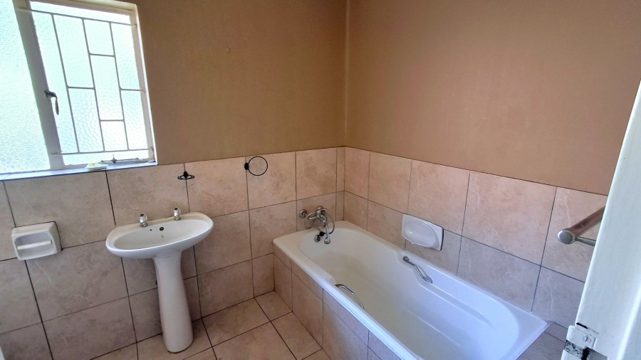 4 Bedroom Property for Sale in Vanderbijlpark SE 6 Gauteng