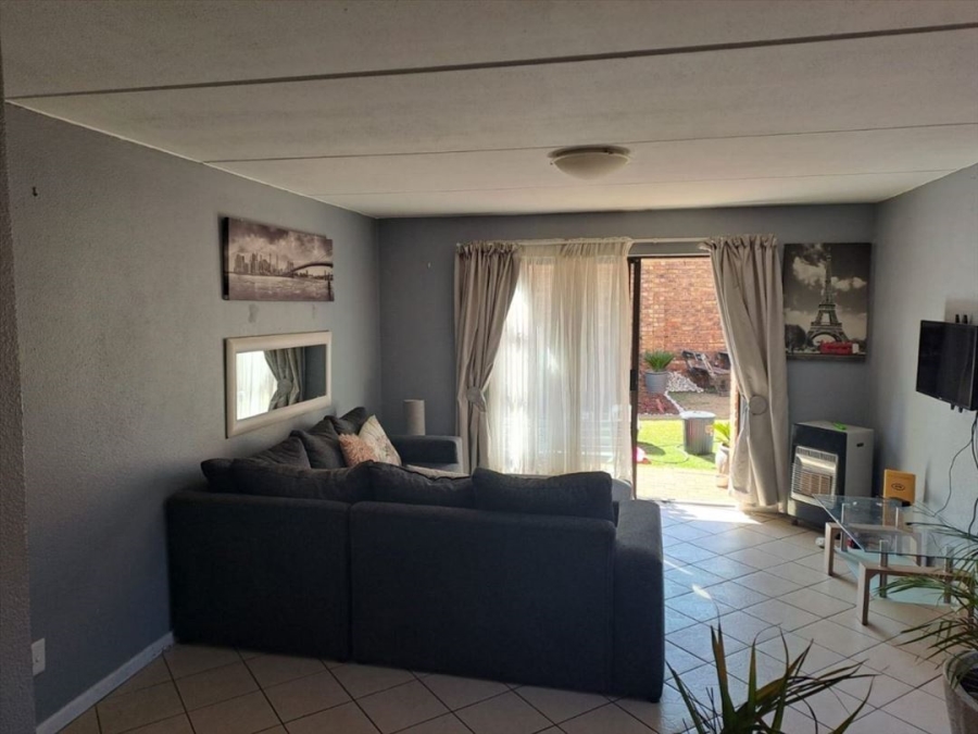 2 Bedroom Property for Sale in Norton Home Estate AH Gauteng