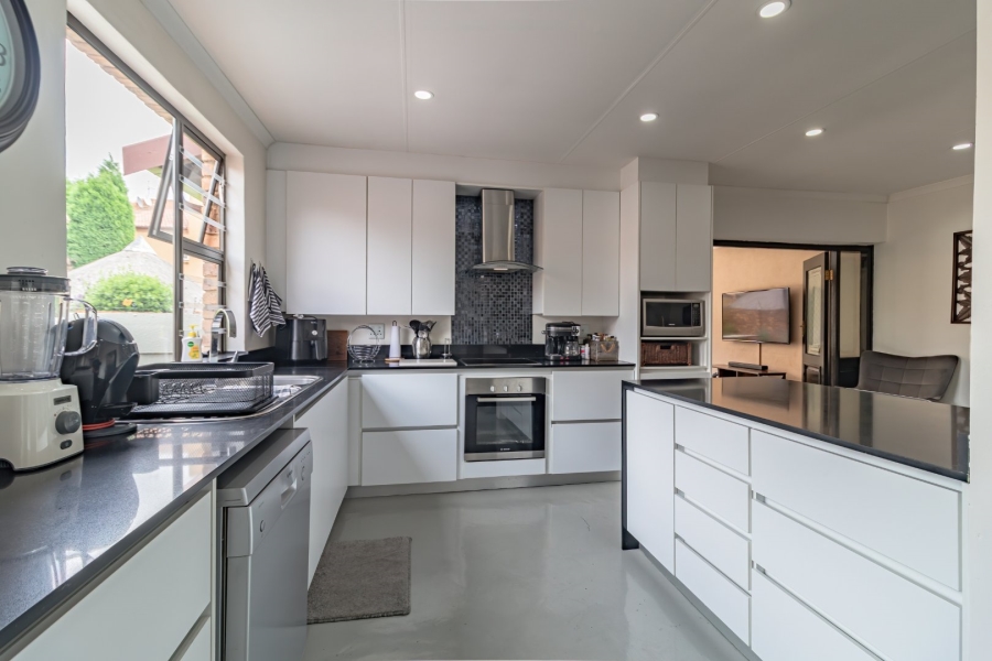 5 Bedroom Property for Sale in Eden Glen Gauteng