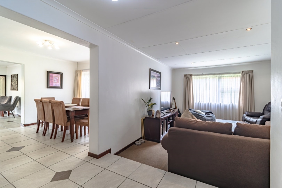 5 Bedroom Property for Sale in Eden Glen Gauteng