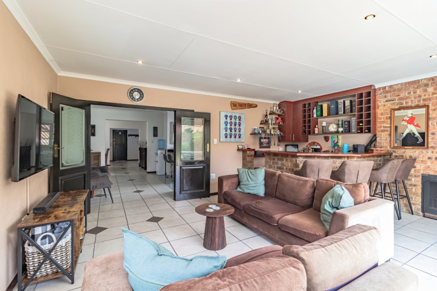 5 Bedroom Property for Sale in Eden Glen Gauteng